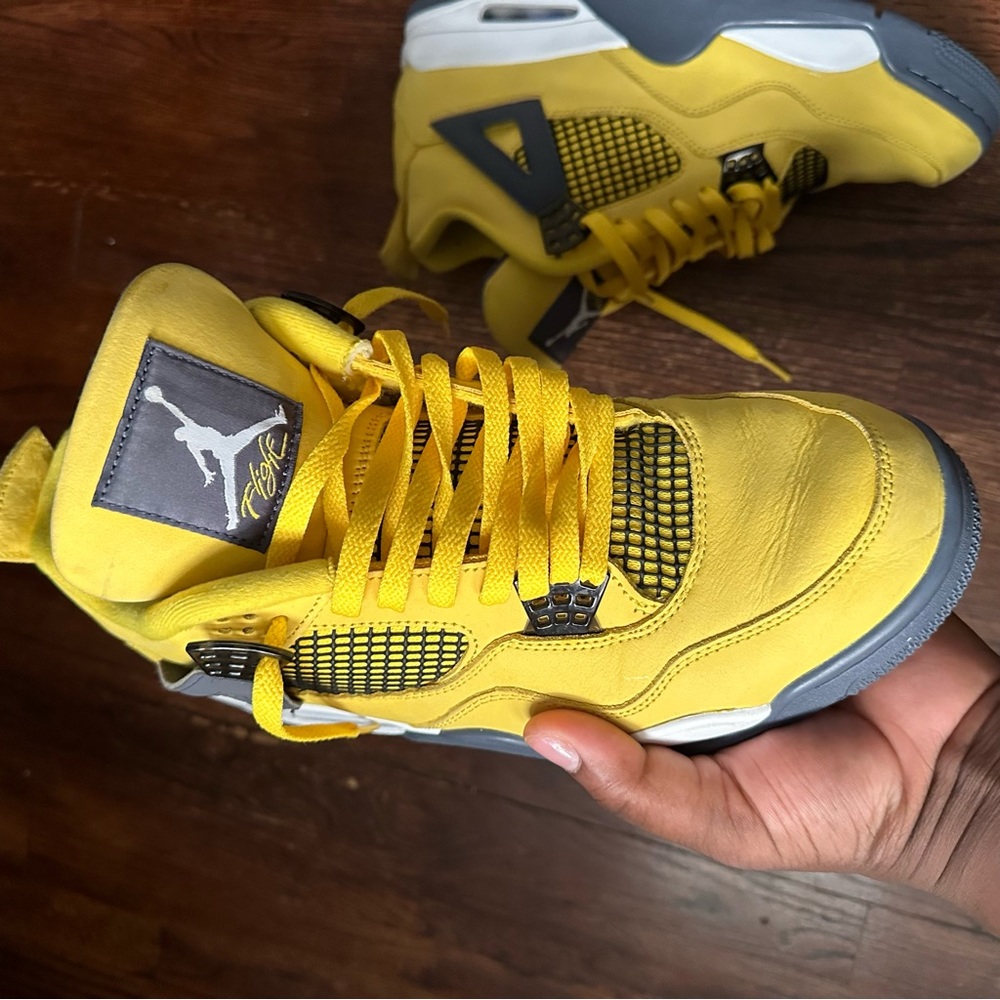 Air Jordan 4 “Lightning”